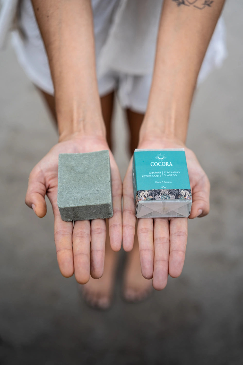 COCORA champú sólido estimulante – natural y artesanal, ideal para revitalizar el cabello desde la raíz.