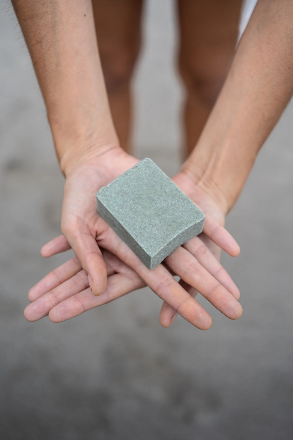 COCORA champú sólido estimulante – natural y artesanal, ideal para revitalizar el cabello desde la raíz.