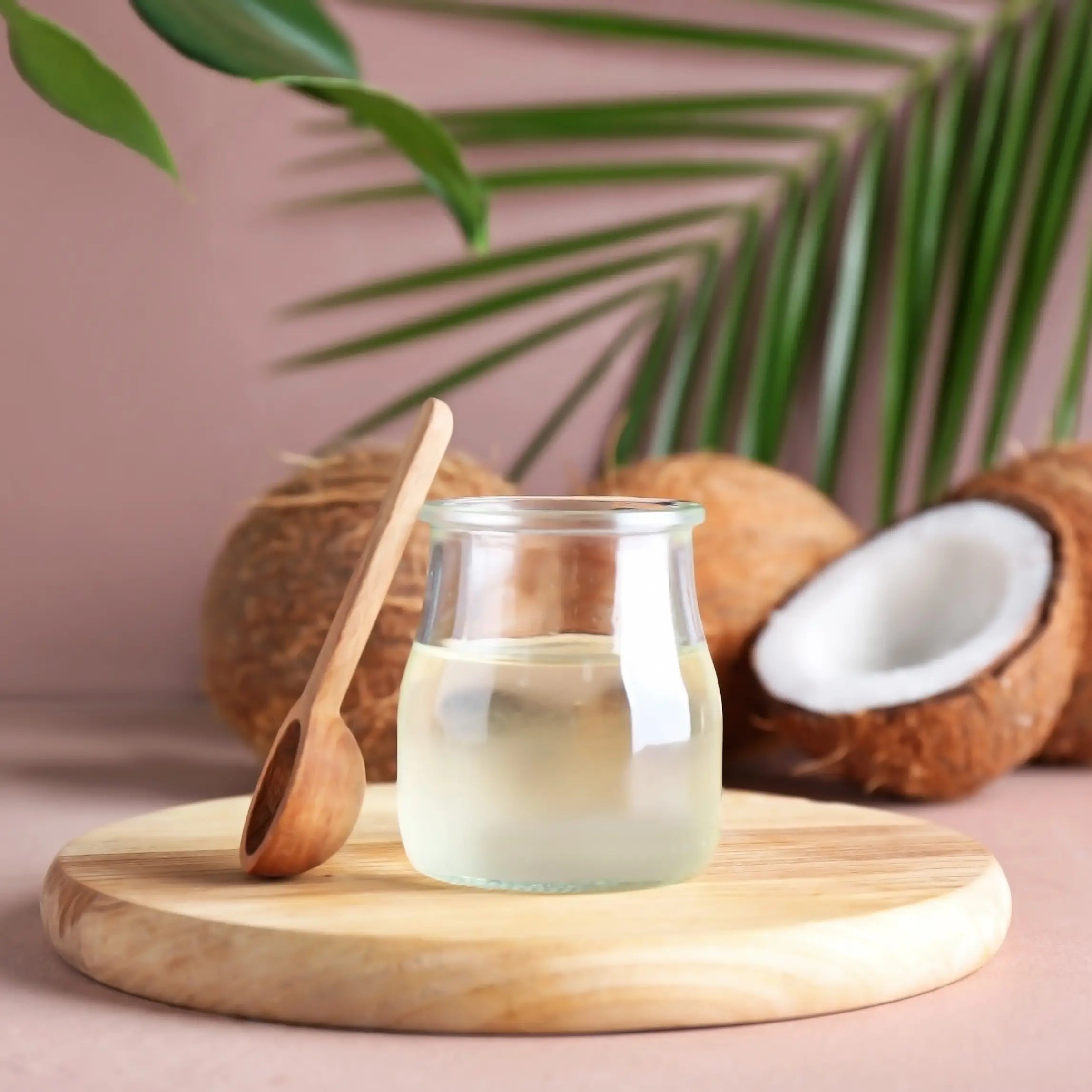 Aceite de coco virgen extra COCORA – ingrediente natural que revitaliza y protege la piel.