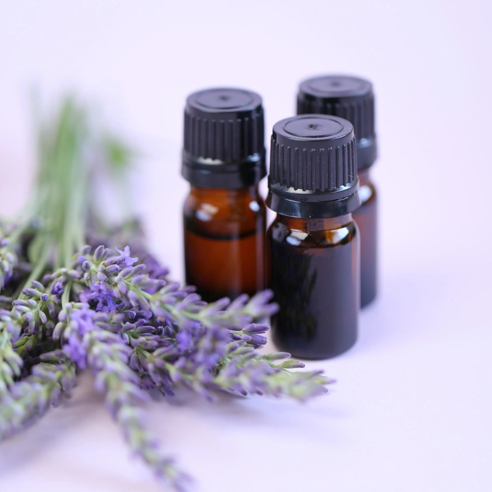 ceite de lavanda de calidad COCORA – ingrediente natural con propiedades relajantes y cicatrizantes para la piel.