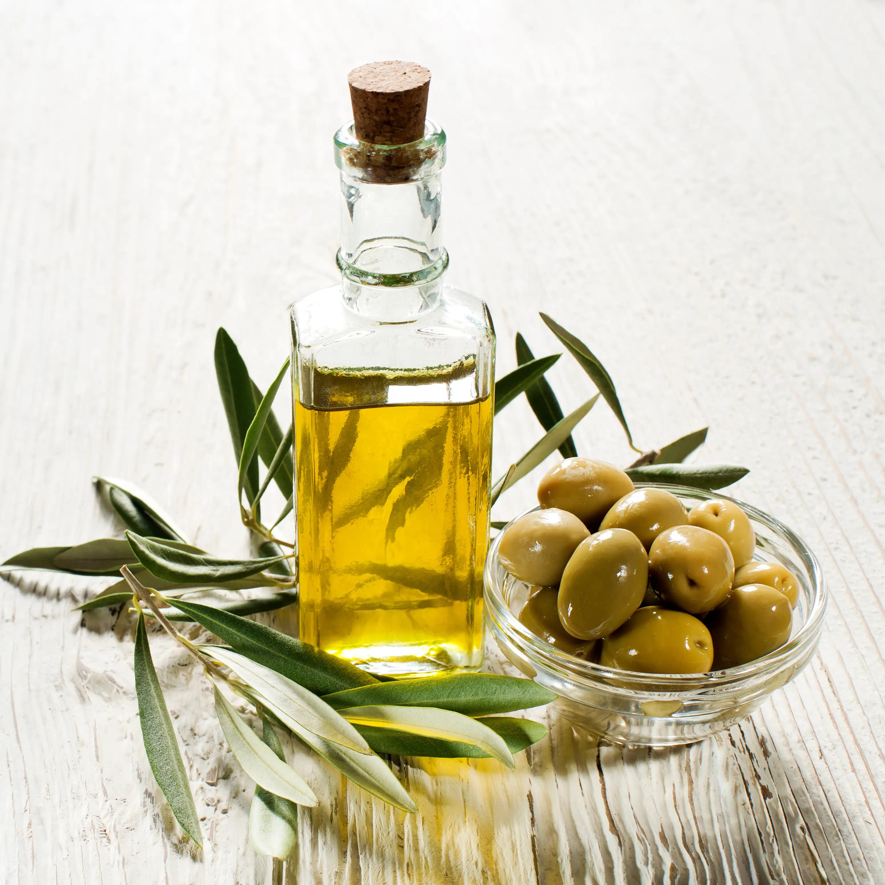 Aceite de oliva de calidad COCORA – hidratación y nutrición profunda para la piel y el cabello.